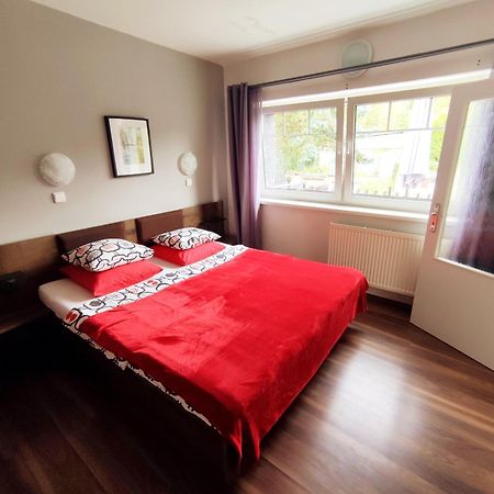 Cozy Gardens Apartments In プラハ エクステリア 写真