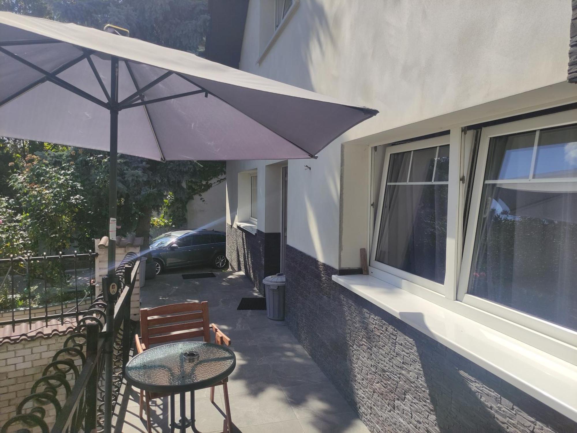 Cozy Gardens Apartments In プラハ エクステリア 写真