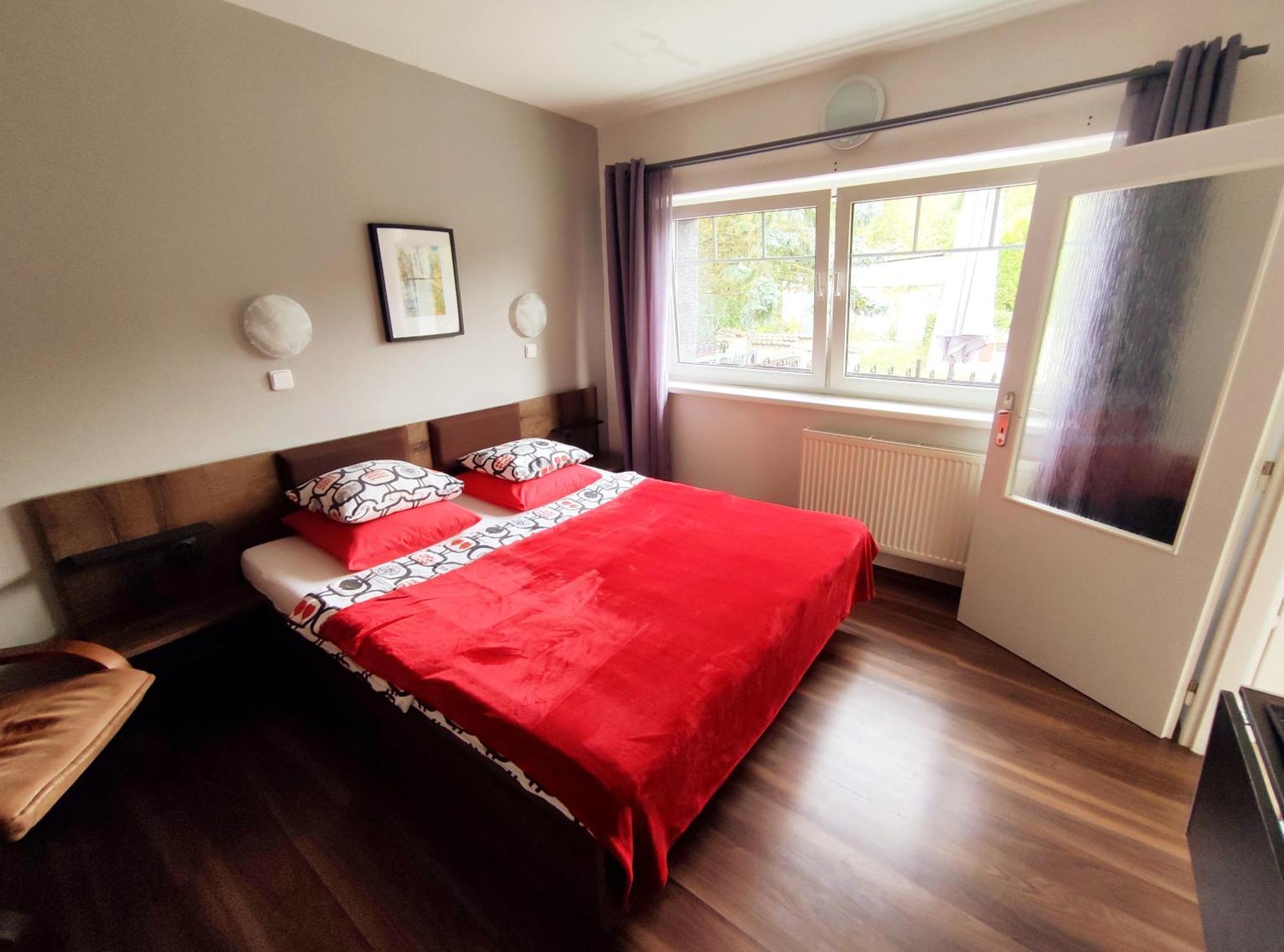 Cozy Gardens Apartments In プラハ エクステリア 写真