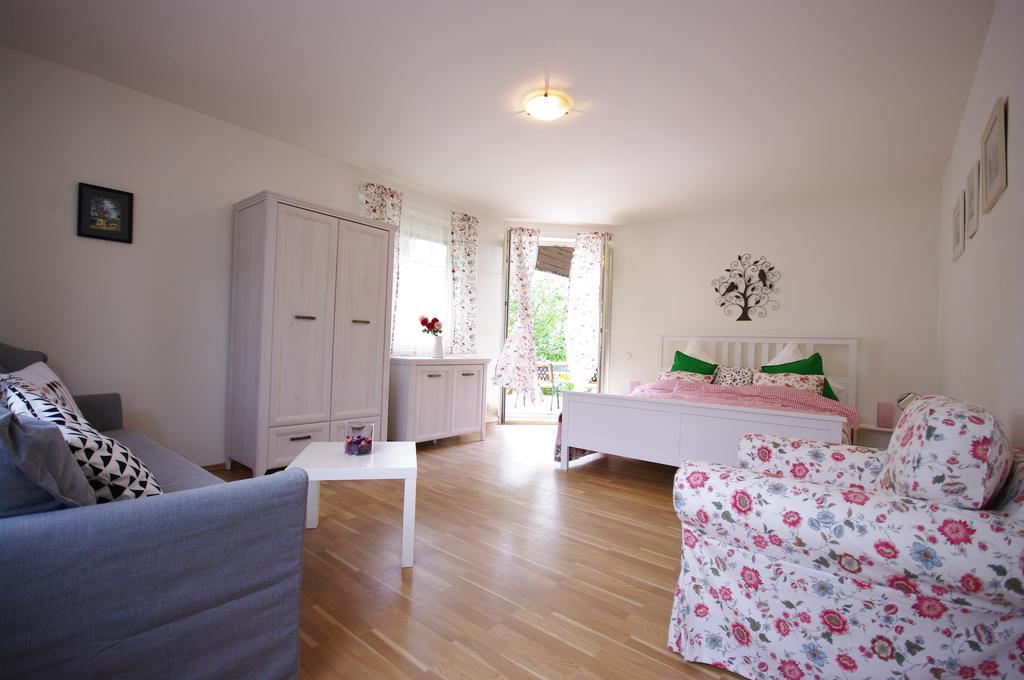 Cozy Gardens Apartments In プラハ エクステリア 写真