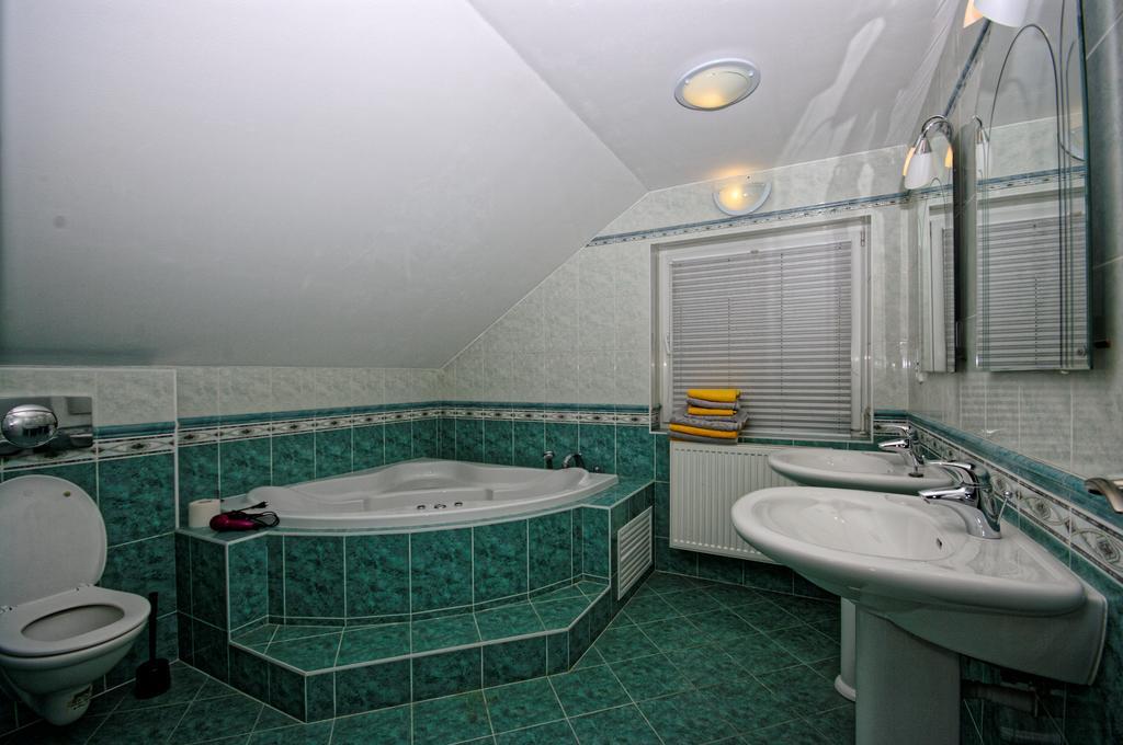 Cozy Gardens Apartments In プラハ エクステリア 写真