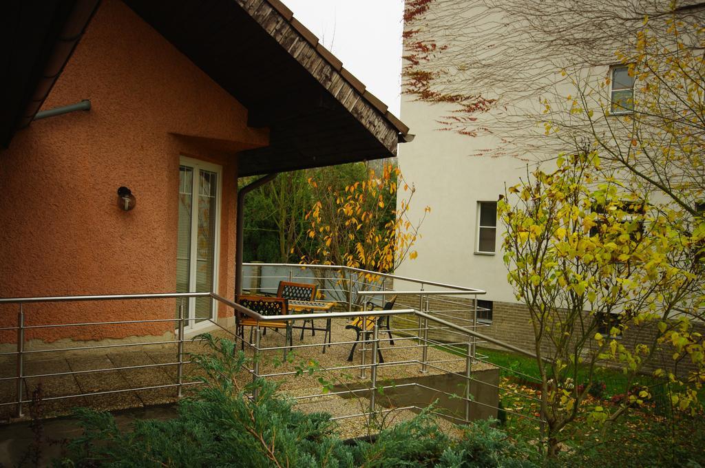 Cozy Gardens Apartments In プラハ エクステリア 写真