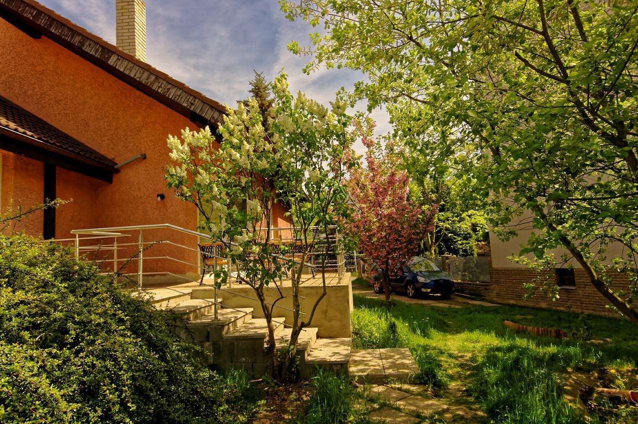 Cozy Gardens Apartments In プラハ エクステリア 写真